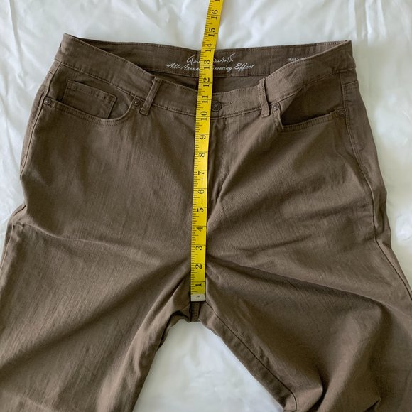 Gloria Vanderbilt Women´s All Around Slimming Effect Straight Jeans, Size 14 - Picture 9 of 11